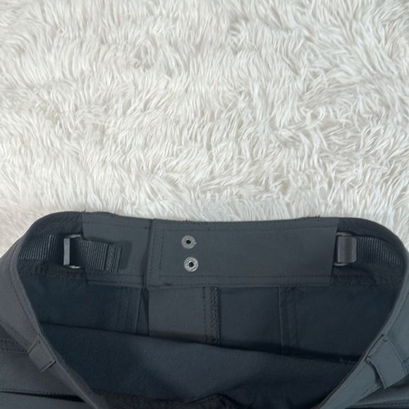 Dakine Black Water Resistant Faye Shorts NWT - Picture 11 of 12